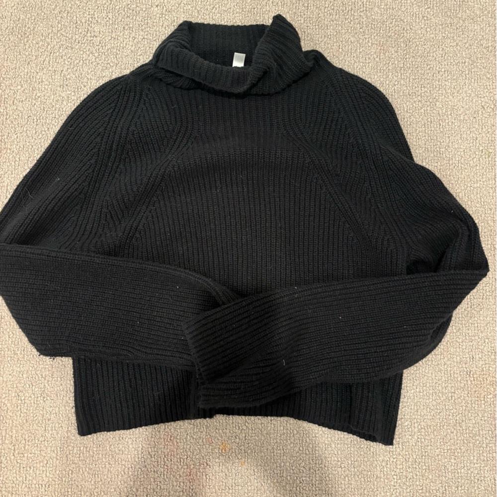 LEITH Black slightly cropped sweater